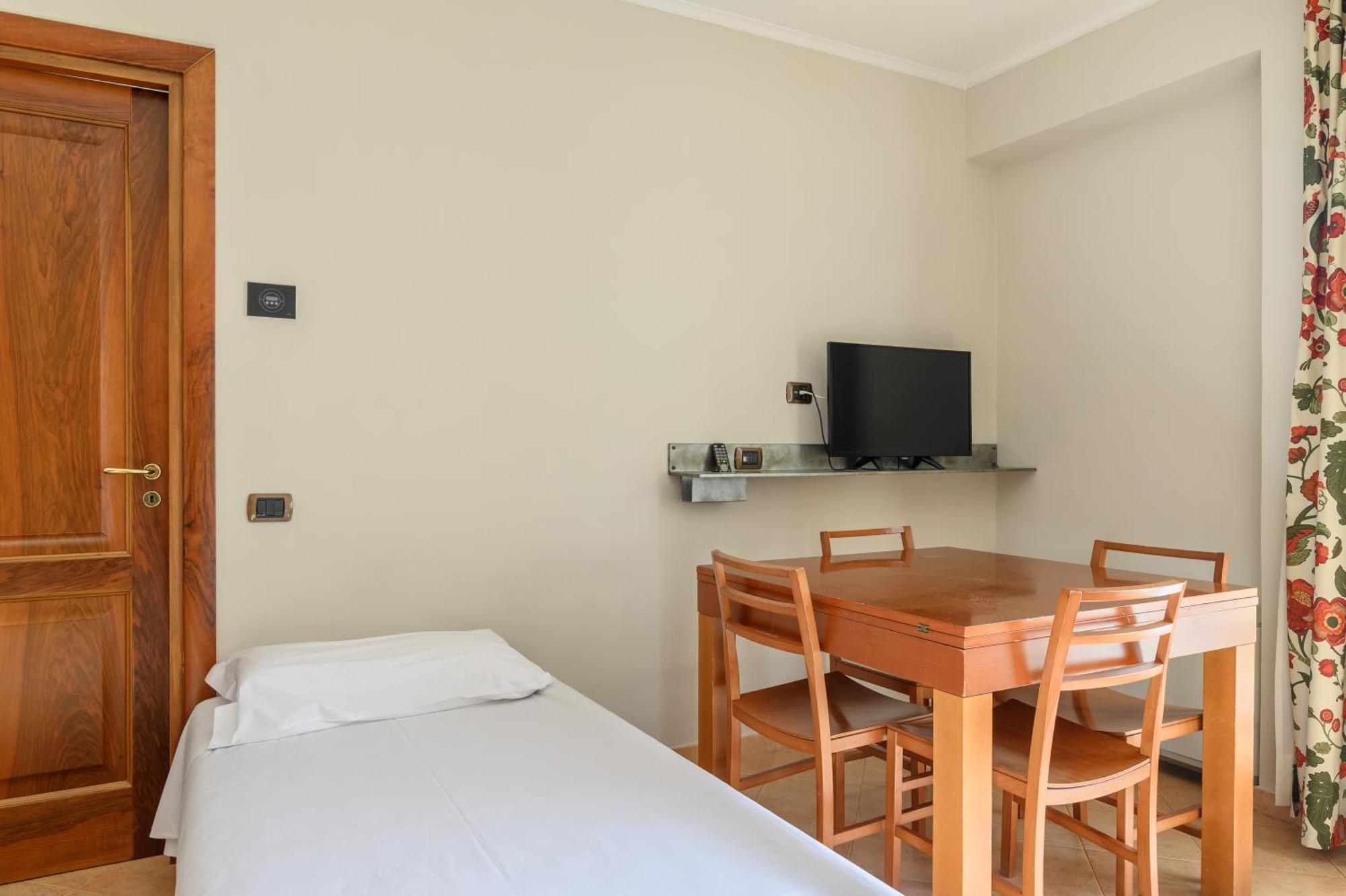 Crosti Apartments โรม ภายนอก รูปภาพ